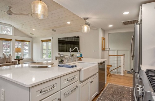 Boothbay Harbor Cottage | Spacious Modern Cottage Close to Town