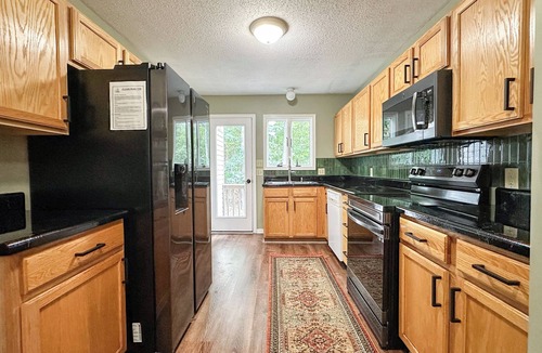 Massanutten House | Spacious Mtn Chalet - Hot Tub & Minutes from Slopes, Trails, & Wineries