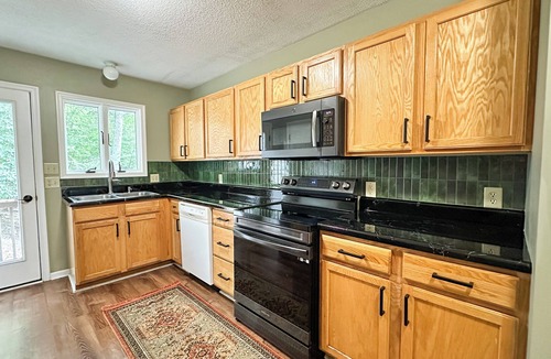 Massanutten House | Spacious Mtn Chalet - Hot Tub & Minutes from Slopes, Trails, & Wineries