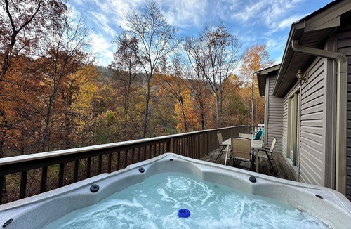 Massanutten House | Spacious Mtn Chalet - Hot Tub & Minutes from Slopes, Trails, & Wineries