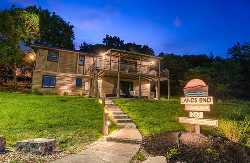 Indian Point Cabin | Spacious Resort Cabin – Sleeps 16, Minutes to Silver Dollar City!