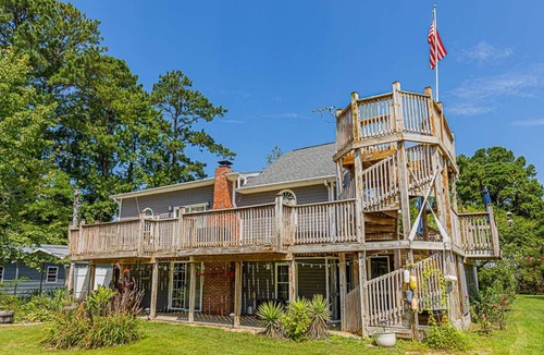 Sharps House | Spacious River Home Near Beautiful Community Beach
