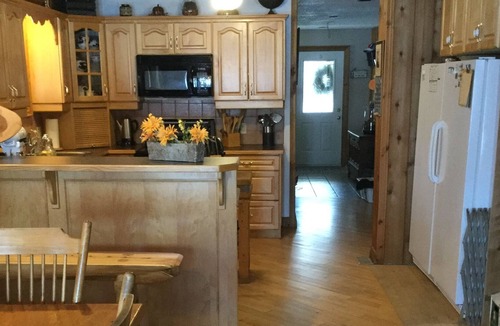 McMurrich/Monteith House | Spacious Rustic Cottage on Doe Lake