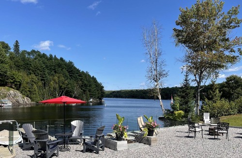 McMurrich/Monteith House | Spacious Rustic Cottage on Doe Lake