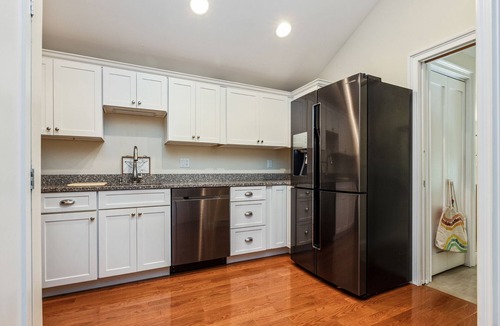 York Apartment | Spacious suite - close to everything + backyard 10 min to Portsmouth +Ogunquit