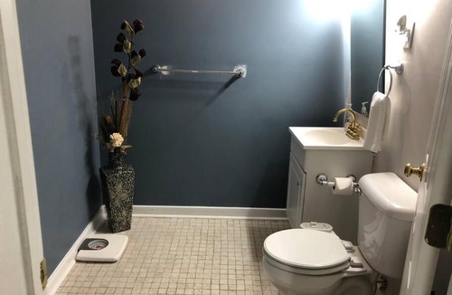 New Market House | Spacious Unit with Mountain View
