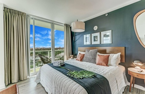 Coconut Grove Apartment | Spectacular Corner Deluxe Studio Free Park & Pool