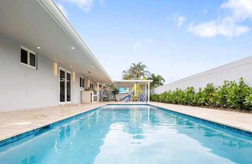 Westchester Villa | Spectacular Miami Resort/5 Bedrooms/Htd Pool/MiniGolf/Playground/Baby Items