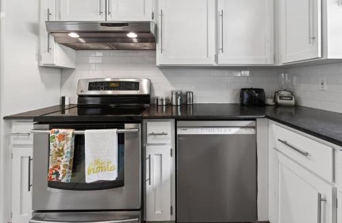 San Luis House | Sprawling 5BR Oasis Near FSU & Trails home