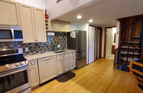 Thayerville Condo | Spring has Sprung at our Centrally Located Lake View Condo that sleeps 6!