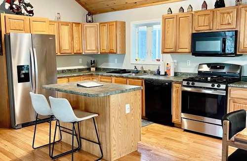 Conway House | Spring To Sunshine in White Mountain with Lake and Beach Access. Nearby Hiking.