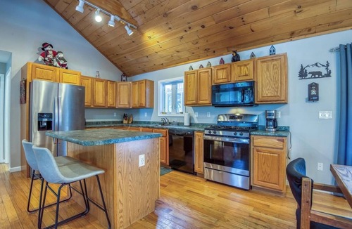 Conway House | Spring To Sunshine in White Mountain with Lake and Beach Access. Nearby Hiking.