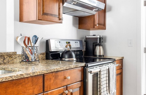 Wilmington House | Spring Vermont Ski House- Salt Hot Tub, Fire Pit, Pets, 10 min to MT Snow