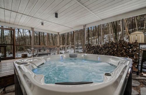 Berkeley Springs Ski Chalet | Sqyrls Nest - Hot Tub, Pet Friendly, Screen Porch, Grill, Wifi, Fire Pit, Deck, View, Family Friendly, Game Room, Shuffle Board, Wood Stove