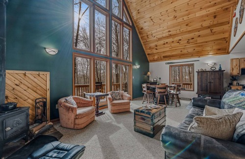 Berkeley Springs House | Sqyrls Nest - hot tub, pets, fire pit, game room, grill, wifi, view