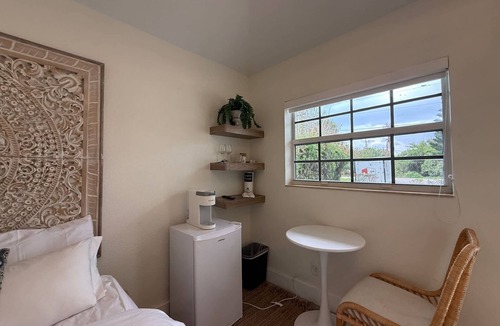 Fort Pierce Shores Apartment | Standard Queen - 16 , 18 Uncooked