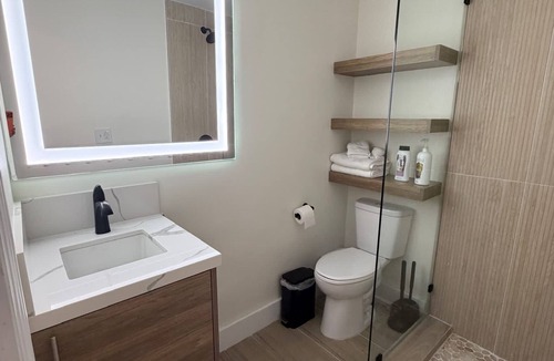 Fort Pierce Shores Apartment | Standard Queen - 16 , 18 Uncooked