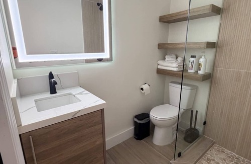 Fort Pierce Shores Apartment | Standard Queen - 16 , 18 Uncooked