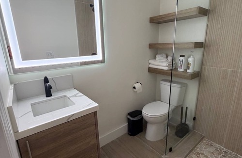 Fort Pierce Shores Apartment | Standard Queen - 16 , 18 Uncooked