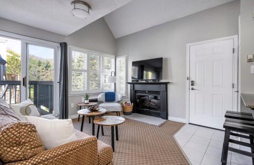 Craigleith Apartment | Stay A While Ski-In-Out Hot Tub & Shuttle