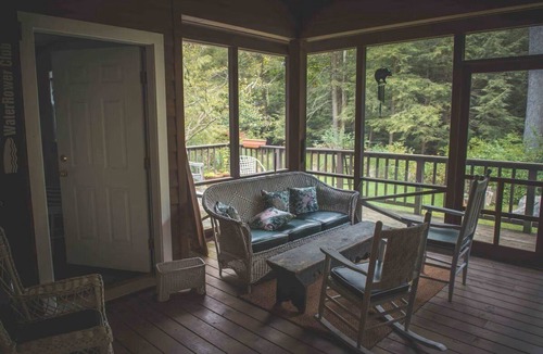 Eagles Mere House | Stay Put - Robin Vacation Rentals