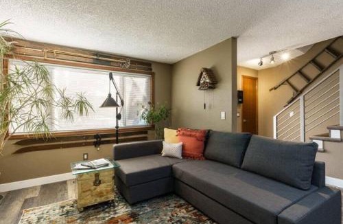 Boise Bench House | #StayInMyDistrict Eclectic Boise Townhouse near St Als