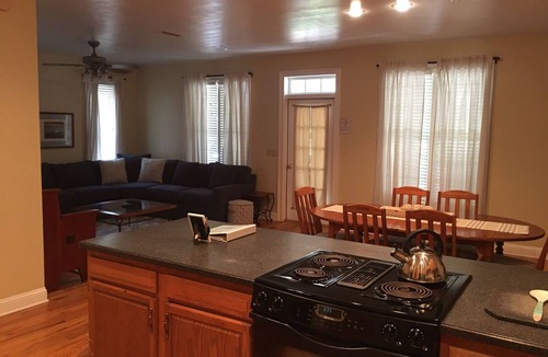 Steinhatchee Cottage | Steinhatchee Landing-Jasmine B -Creekside- Dog Friendly - Third Night Free