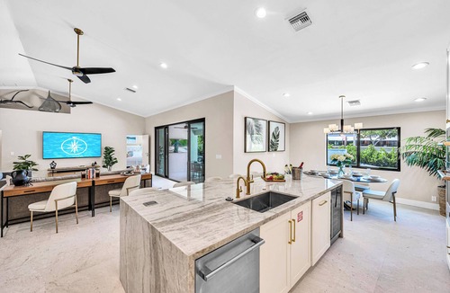 Lauderdale Beach House | Steps from Beach/Heated Pool/Sunrise Key/RESlDENCES