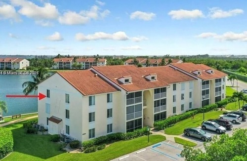 Jensen Beach Condo | Steps from the beach! Spacious 2-bedroom condo in wonderful Jensen Beach