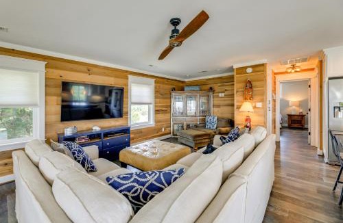 Emerald Isle House | Steps to Beach: Bright Emerald Isle Retreat
