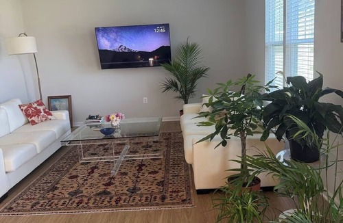 Ranson House | Steps to Downtown and Entertainment 4BR Sleeps 8