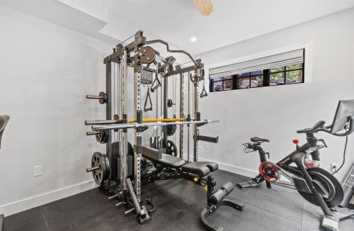 Lincoln House | Steps to Loon Quad Hot Tub Peloton Pets Ok
