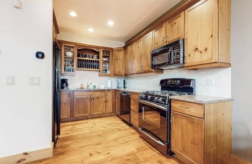 Stratton Mountain House | Stratton TreeTop condo with private hot tub, fireplace, decks & mountain view