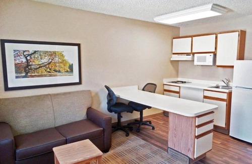 Fishkill Apartment | Studio 6 Fishkill|King bed|Hearing Access|Kitchen