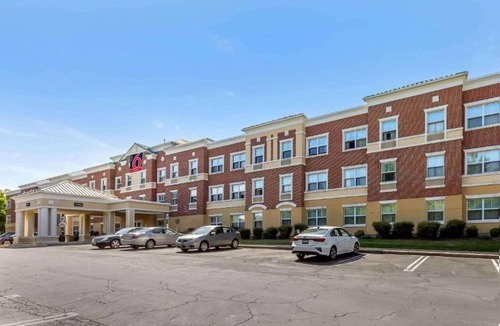 Gaithersburg Apartment | Studio 6 Gaithersburg|1 Queen|Nmsk|Sofa-Bed|Kitchen