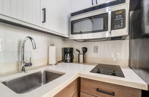 Longview Apartment | Studio | Free Breakfast. Indoor Pool