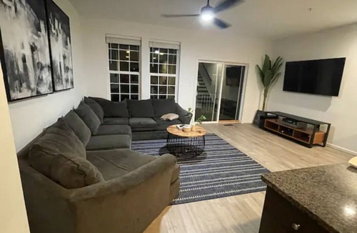 Germantown House | Stunning 2 Bedroom Town home