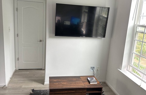 Germantown House | Stunning 2 Bedroom Town home