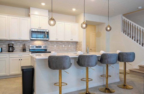 Four Corners House | Stunning 5-Bedroom Dream Home in Windsor Cay!