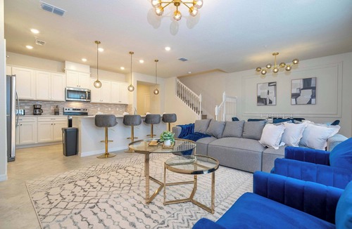 Four Corners House | Stunning 5-Bedroom Dream Home in Windsor Cay!