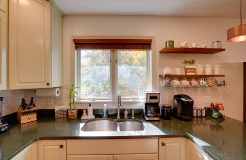 Athens House | Stunning Athens Home: Mtn Views & Pool Access