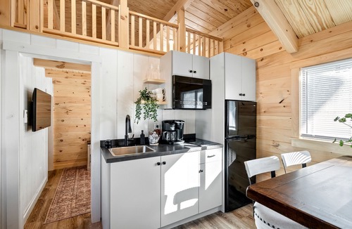 Bull Creek Cabin | Stunning Rustic Wooden Cabin in Branson, Missouri