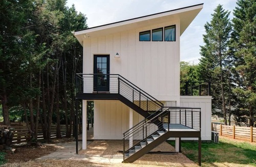 Belmont House | Stylish Belmont Studio: Walk to Downtown Mall