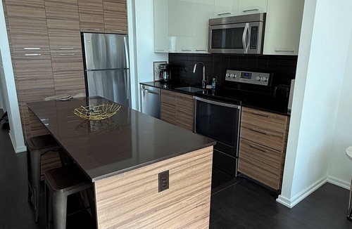 McLean Apartment | Stylish King Suite Tysons Corner Mall Access Metro Nearby