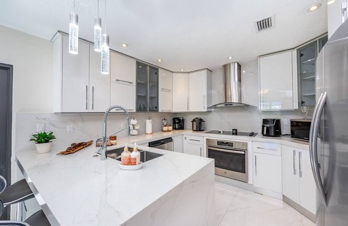 Country Walk House | Stylish Miami Home Pool + Game Room Sleeps 8