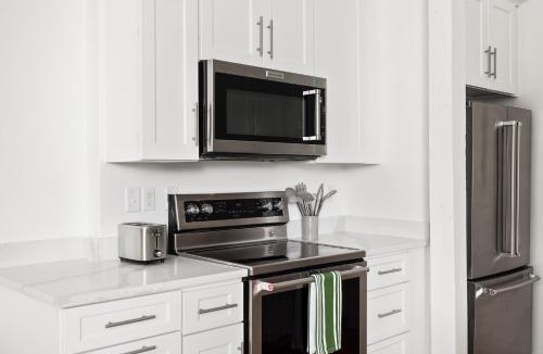 Old Port Apartment | Stylish Old Port 2BR, Walk to Everything