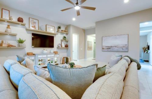 Port Saint Lucie House | Stylish Port St Lucie Home w/Hot Tub + Game Room!