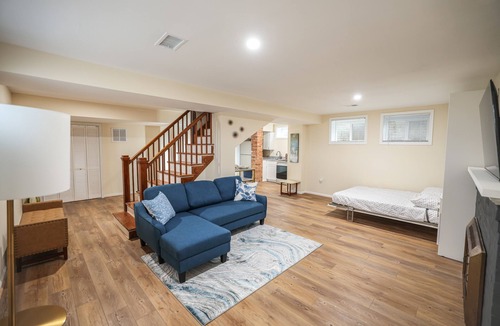 Hillcrest Apartment | Stylish Studio Basement