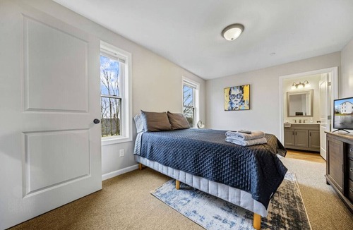 Gorham Apartment | Stylish Studio Retreat | WiFi | Near Gorham Center