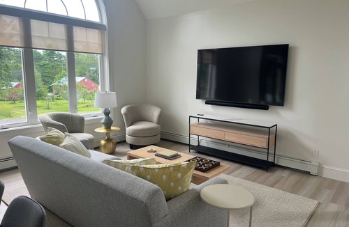 Center Tuftonboro House | Stylish Tuftonboro Neck Retreat | Walk to Lake Winnipesaukee